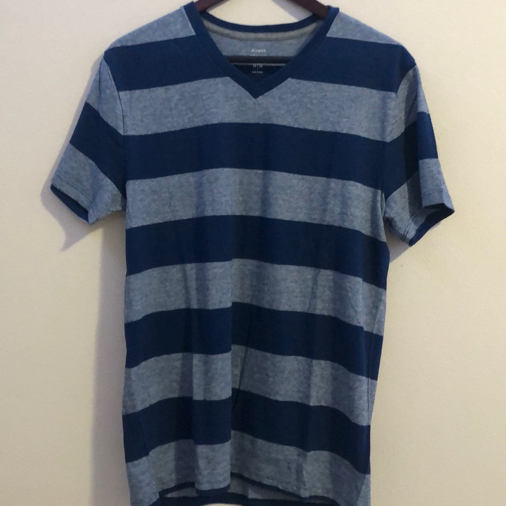 NWOT Old Navy V-Neck T-shirt